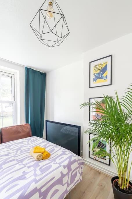 Quaint Apartment Near Tower-London Bridge and Big Ben Apartment in London Borough of Southwark