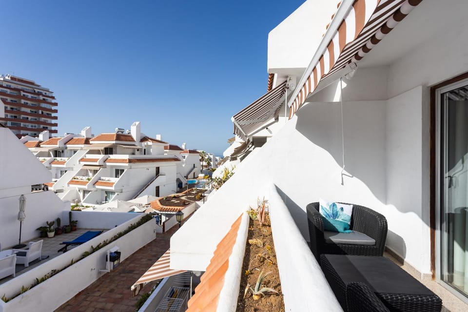 Home2Book Vibrant Las Américas Apt, Pool Retreat Apartment in Playa de las Americas