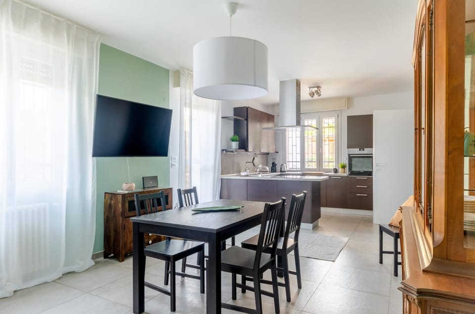 Kitchen or kitchenette, Living room, Seating area