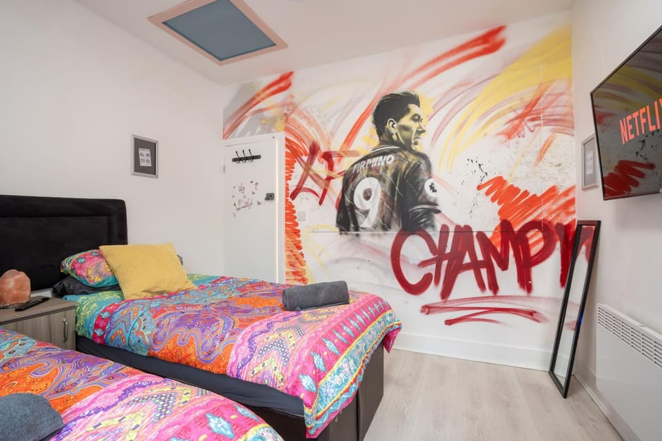 LFC theme - free parking - 2 bathroom House in Liverpool