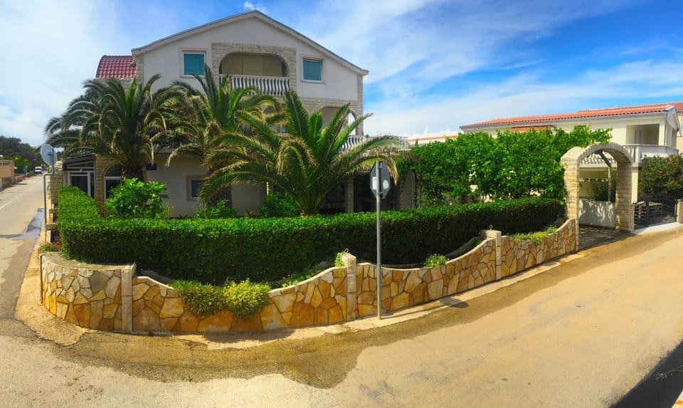 Property building, Patio, Facade/entrance, Off site, Garden, Balcony/Terrace, Lobby or reception, Beach, On site, Garden view, Street view