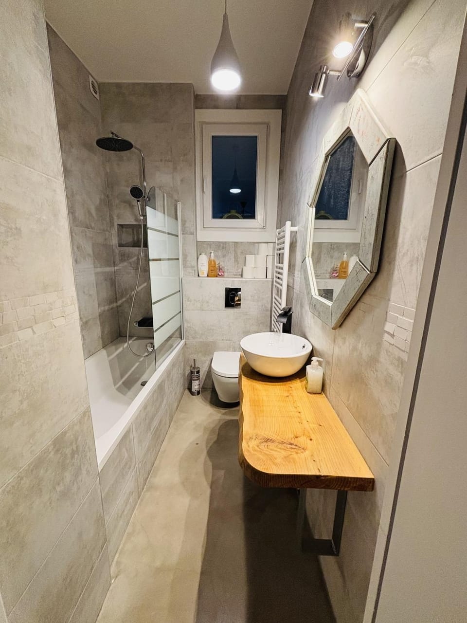 Shower, Toilet, Bathroom, towels