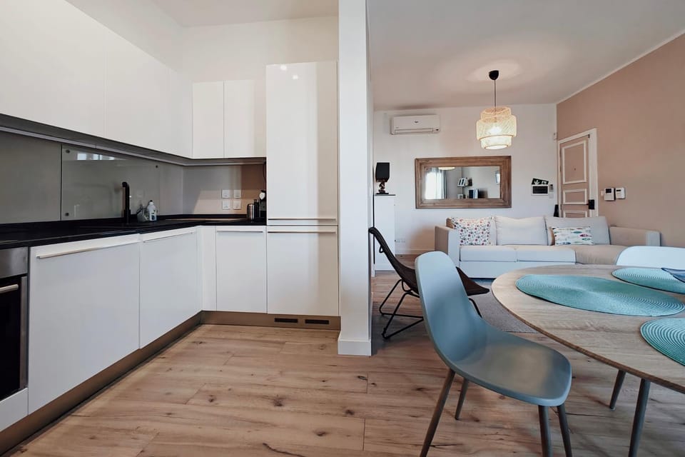 Kitchen or kitchenette, Living room, Seating area, Dining area, oven, stove
