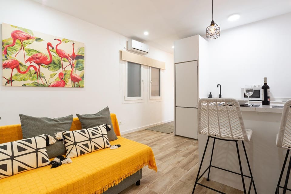 Living room, Seating area, Dining area, air conditioner
