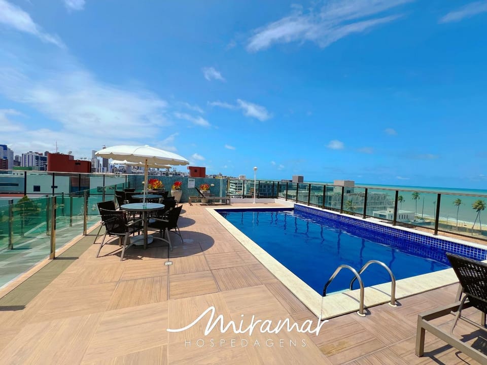 Day, Swimming pool
