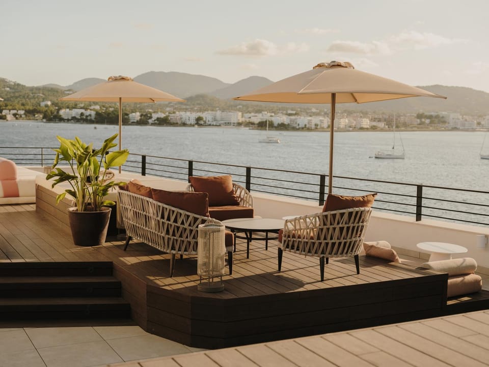 View (from property/room), Balcony/Terrace, Lounge or bar, Sea view