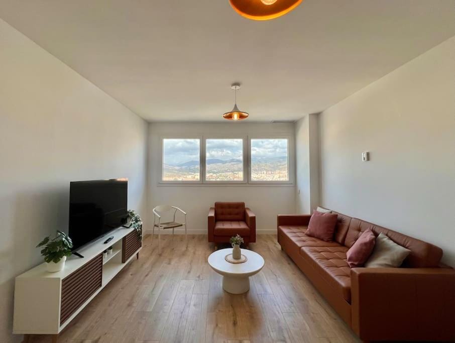 TV and multimedia, Living room, Seating area, air conditioner