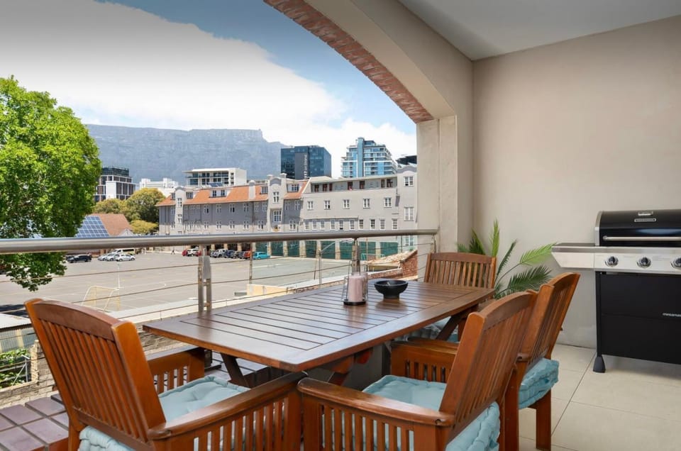 Patio, Day, BBQ facilities, View (from property/room), Balcony/Terrace, Seating area, Dining area, Mountain view, Mountain view