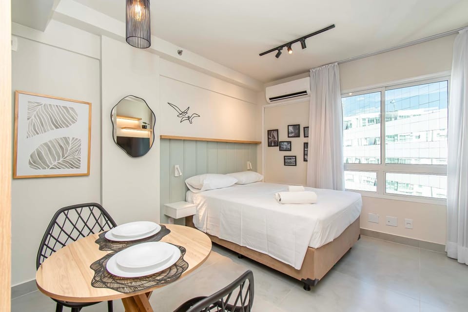 Bed, Photo of the whole room, Dining area, Bedroom, air conditioner