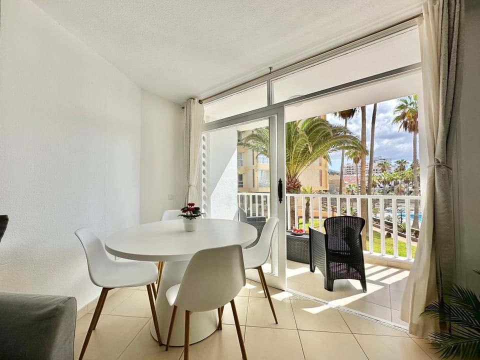 View (from property/room), Balcony/Terrace, Dining area, Pool view