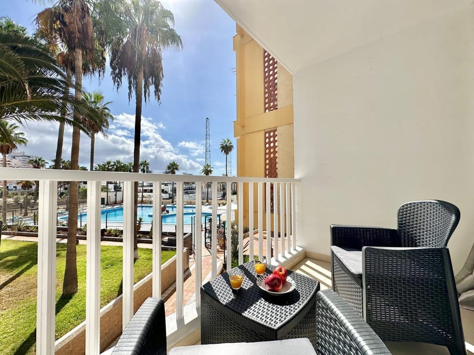 Balcony/Terrace, Dining area, Garden view, Pool view
