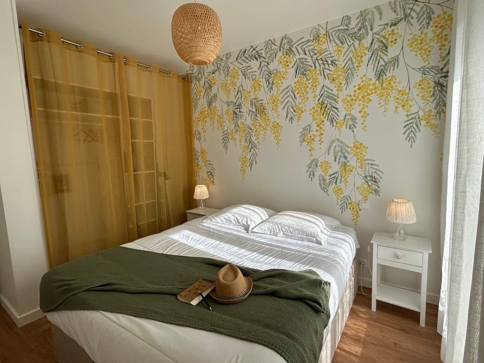 Bed, Photo of the whole room, Bedroom, towels, wardrobe