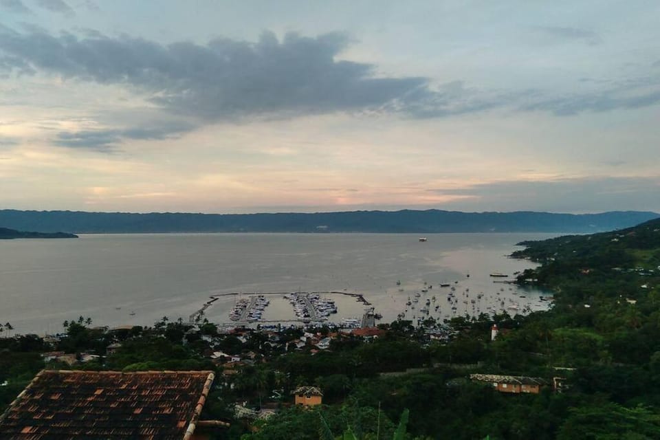vista deslumbrante na Vila Apartment in Ilhabela