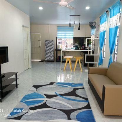 TV and multimedia, Kitchen or kitchenette, Living room, Seating area, Dining area