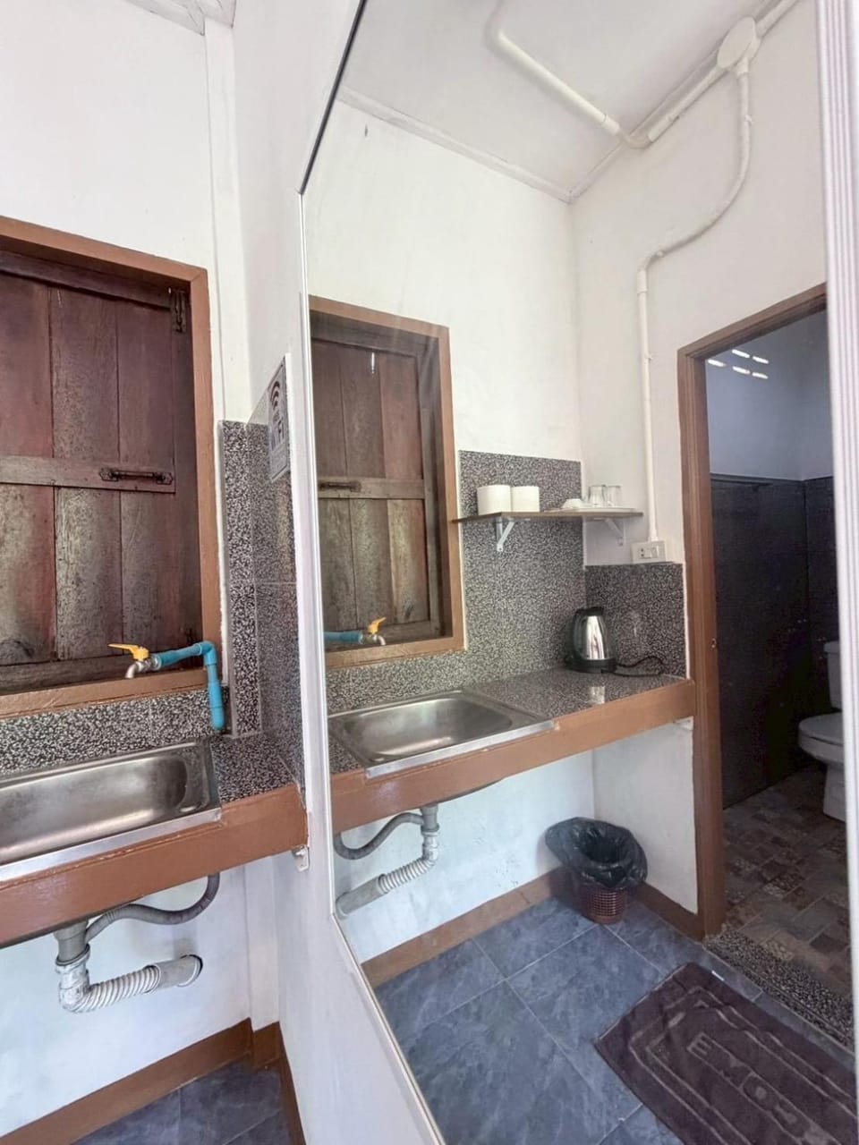 Bathroom, Kitchen or kitchenette