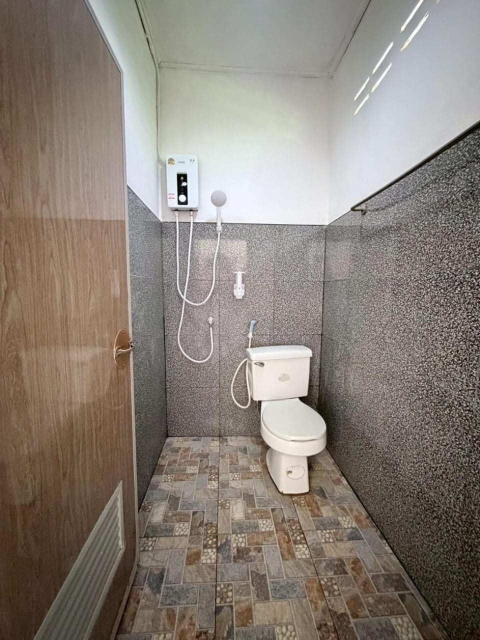 Shower, Toilet, Property building, Bathroom