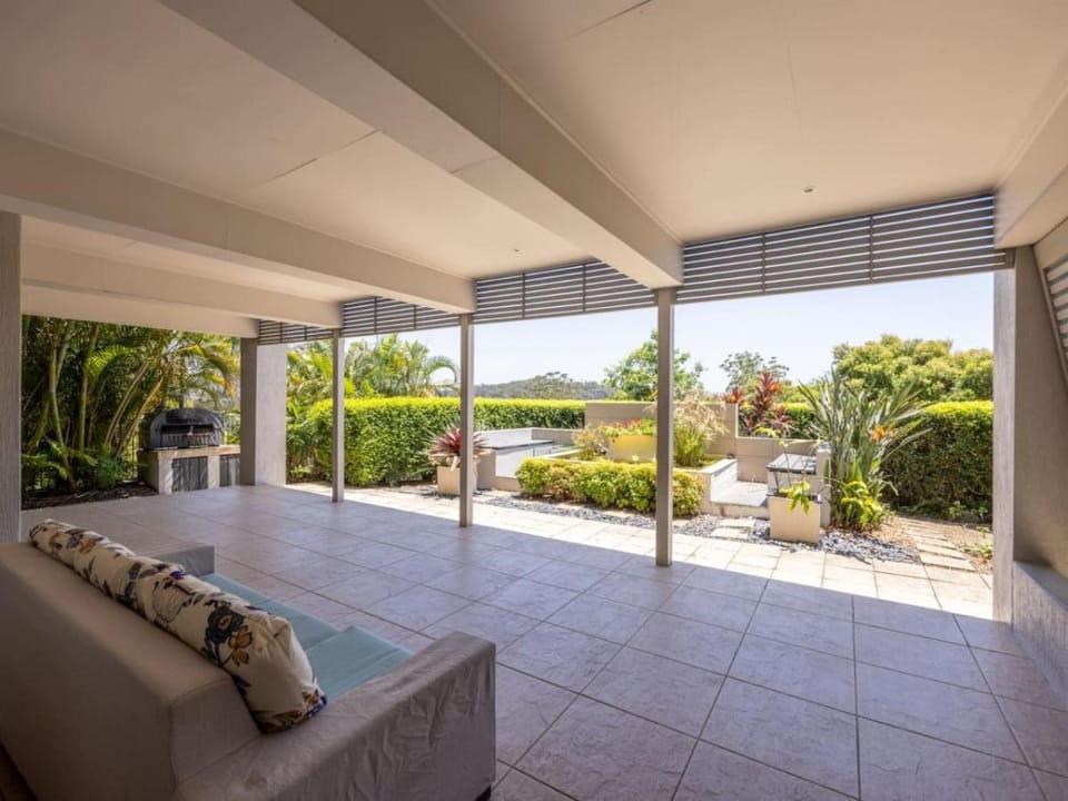 Stunning City View 5BR with Balcony near Malls Uni and CBD House in Brisbane