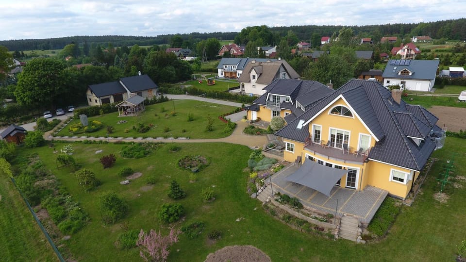 Bird's eye view, Floor plan