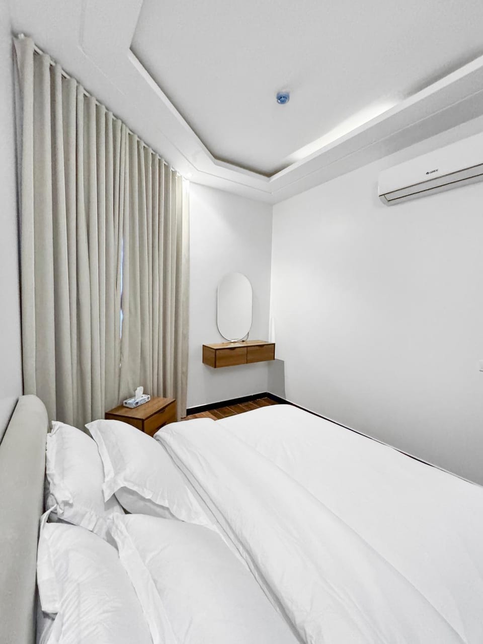 Bed, Photo of the whole room, Bedroom, air conditioner