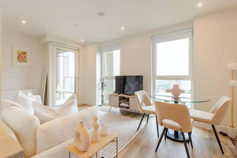 Niru Experience Skyview Penthouse Apartment in London