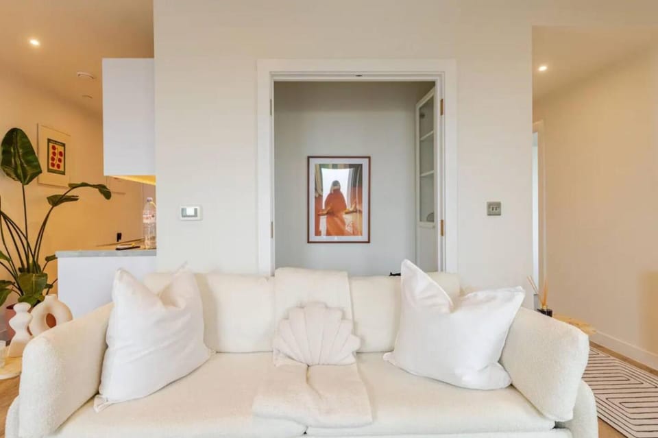Niru Experience Skyview Penthouse Apartment in London