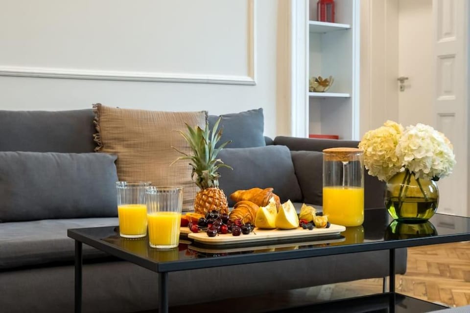 Stylish 5Br Apartment - Ateneu - Amazing Location Apartment in Bucharest
