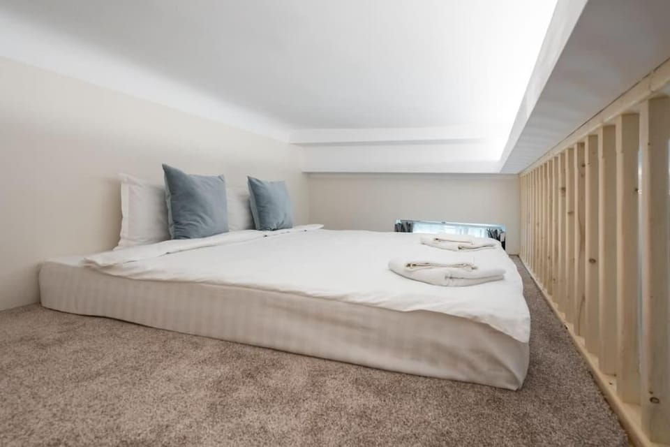 Stylish 5Br Apartment - Ateneu - Amazing Location Apartment in Bucharest