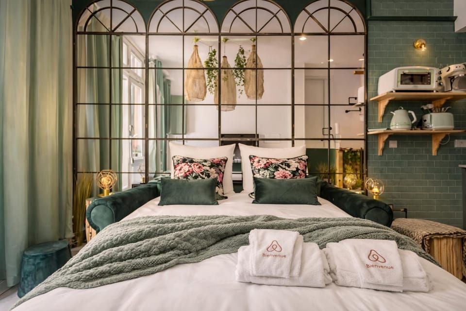 P2- Perfect Escape for 4 Near Montmartre Apartment in Paris