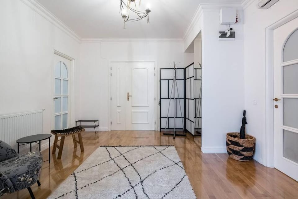 Spacious 2BR Apartment - Ateneu View - City Center Apartment in Bucharest