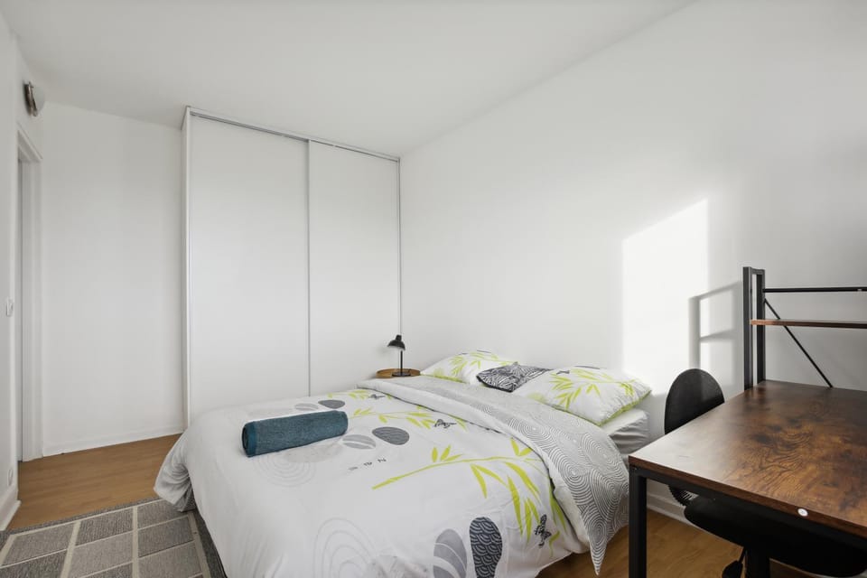 Bed, Photo of the whole room, Bedroom