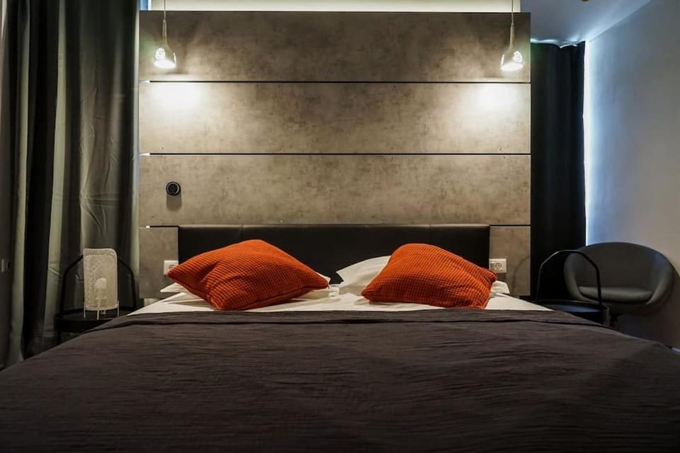 Chic 2BR Apartment - Ateneu - City Center Apartment in Bucharest