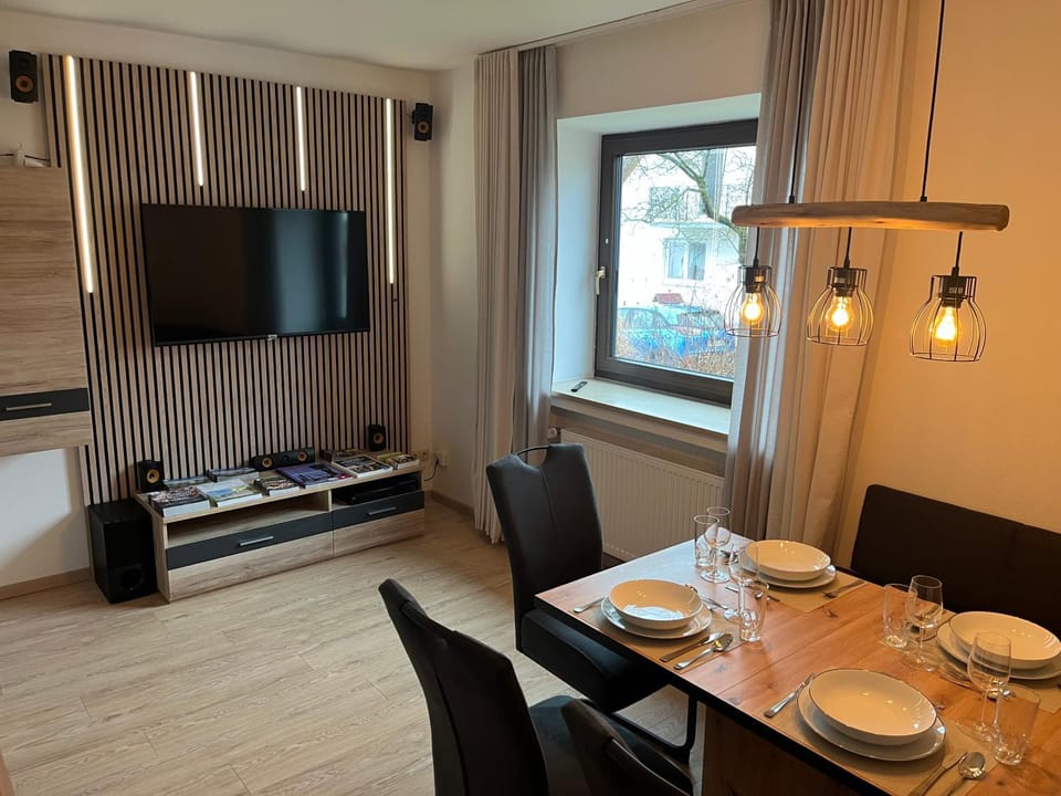 Communal lounge/ TV room, TV and multimedia, Seating area, Dining area, Evening entertainment