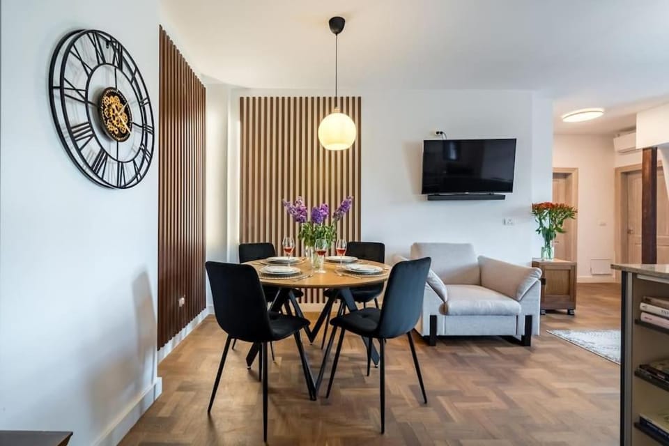 Stunning 2Br Apartment - Ateneu - City Center Apartment in Bucharest