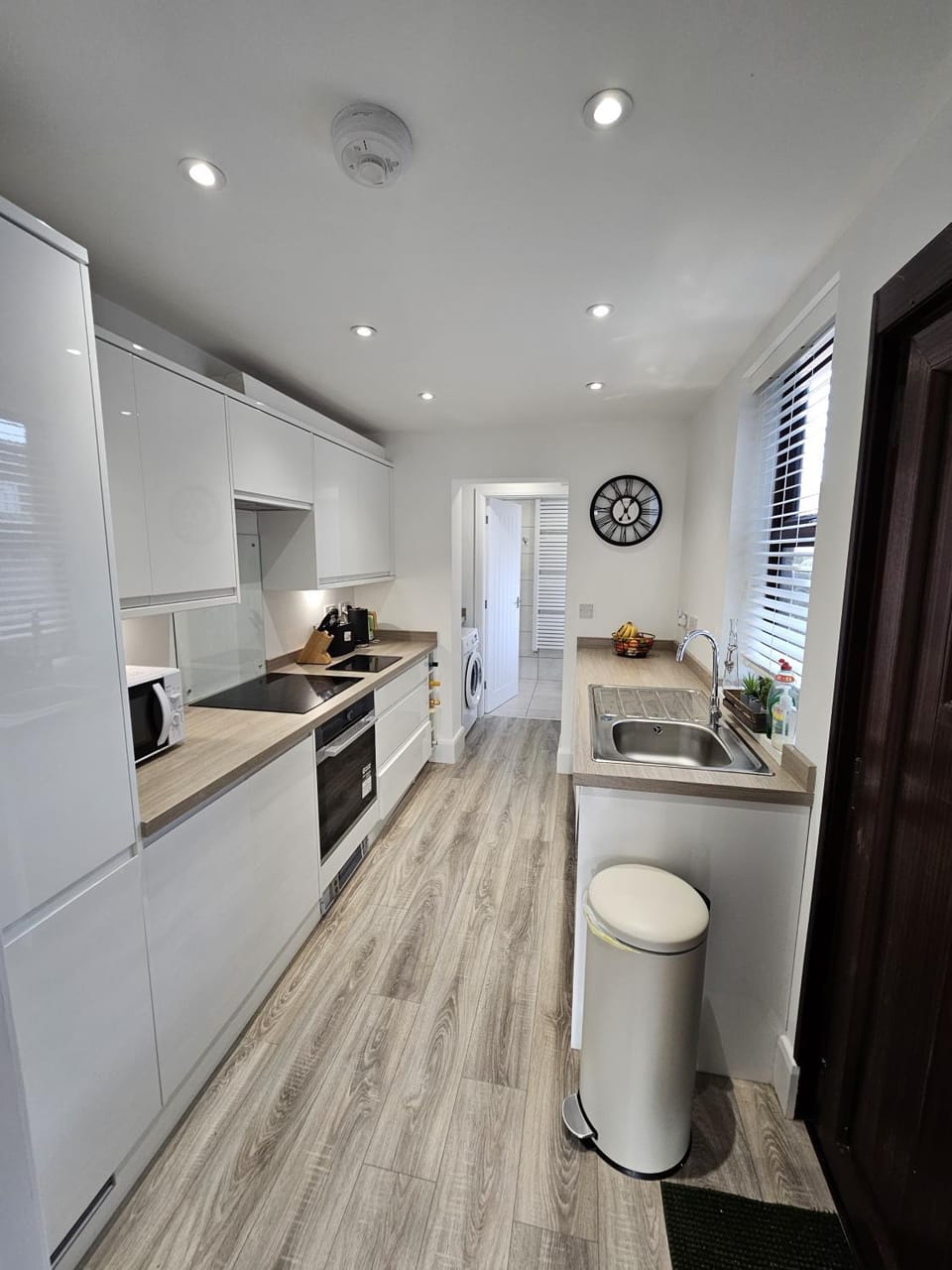 Coffee/tea facilities, Kitchen or kitchenette, microwave, oven, stove