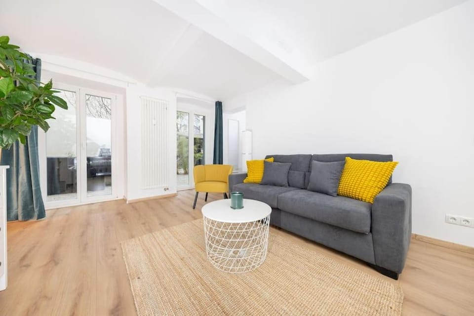 View (from property/room), View (from property/room), Living room, Seating area