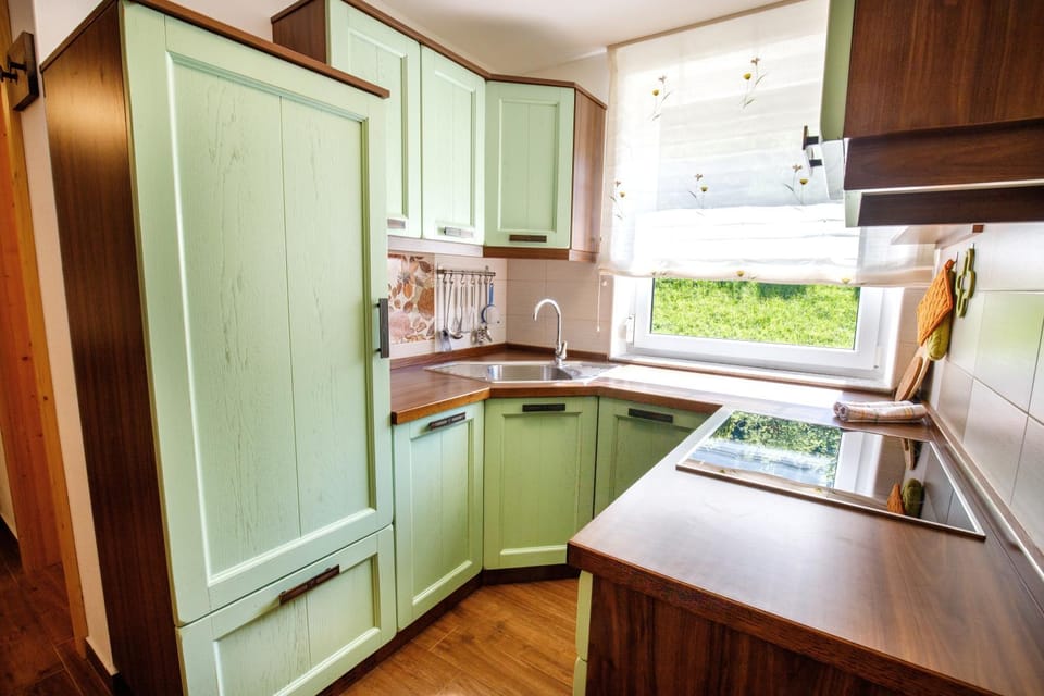Kitchen or kitchenette, dishwasher, oven, stove