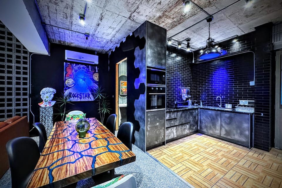 Kitchen or kitchenette, Dining area, oven, stove