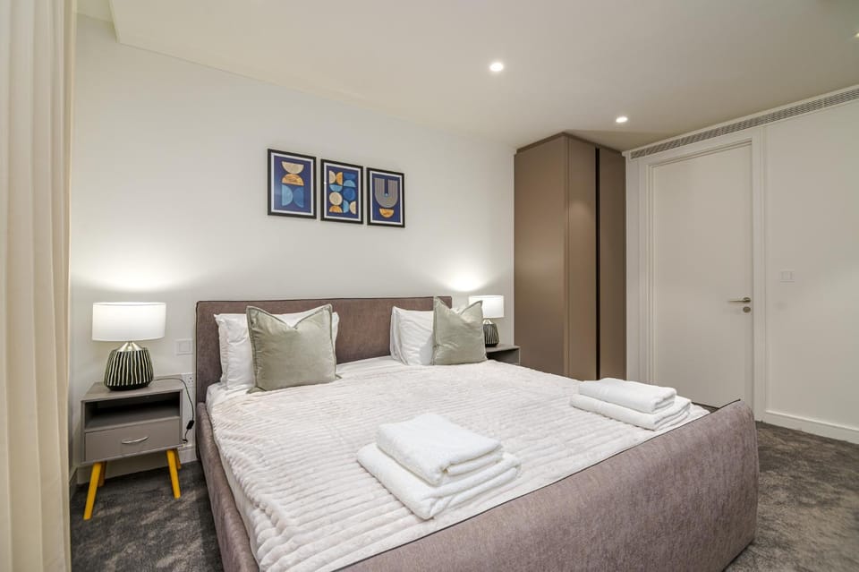 Bed, Photo of the whole room, Bedroom, towels, wardrobe