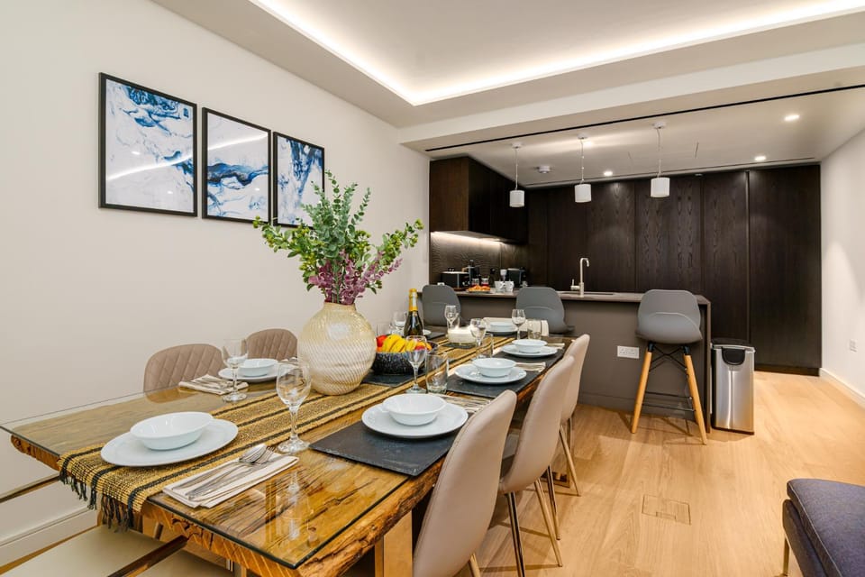 Living room, Food and drinks, Seating area, Dining area, Food, kitchen