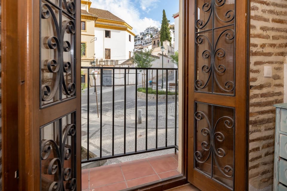 View (from property/room), Balcony/Terrace, Street view