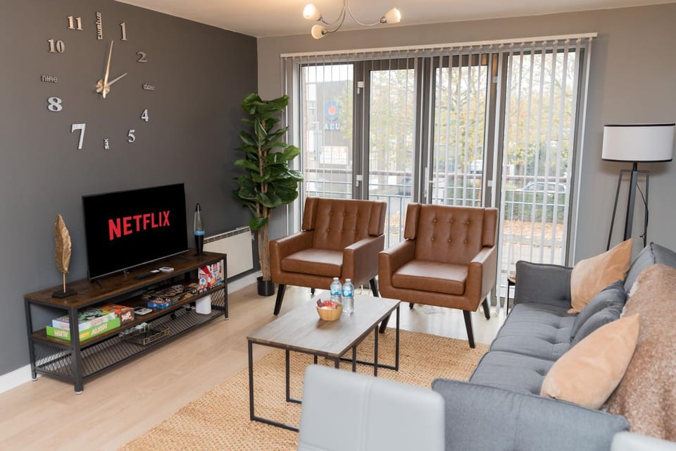 Communal lounge/ TV room, Game Room, TV and multimedia, Balcony/Terrace, Living room