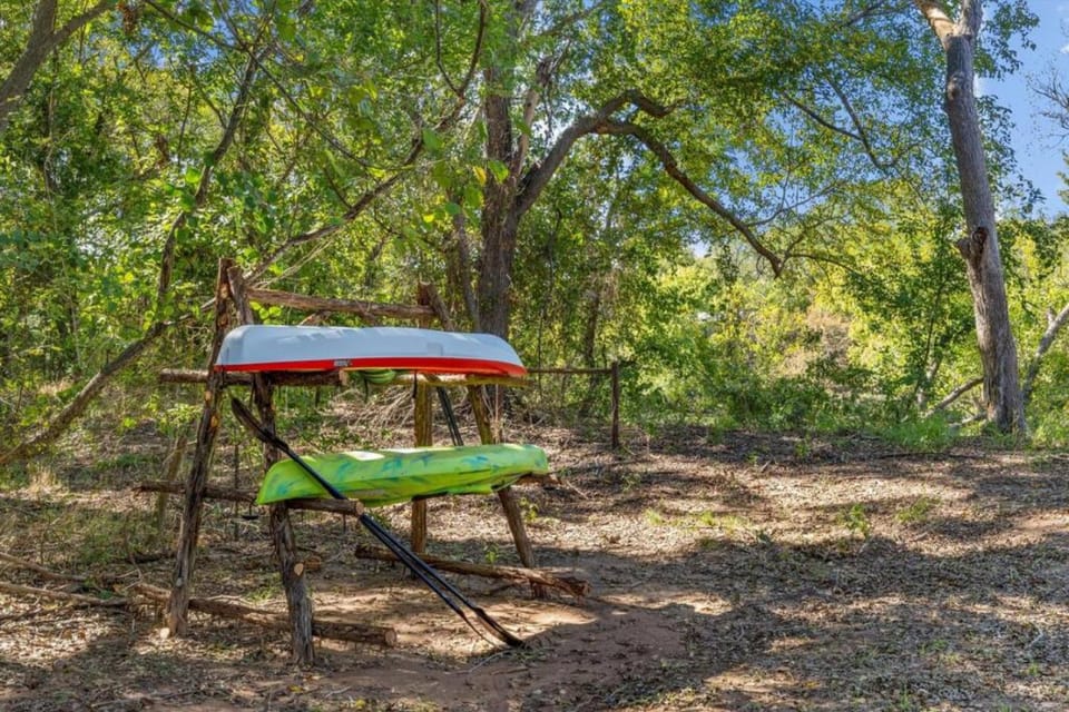 Brazos Riverside Cottage - Family, Fun Getaway House in Rio Grande