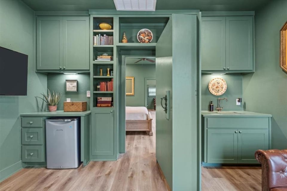 Gloria Cottage - 2 blocks to Magnolia and 3 mins to Baylor House in Waco