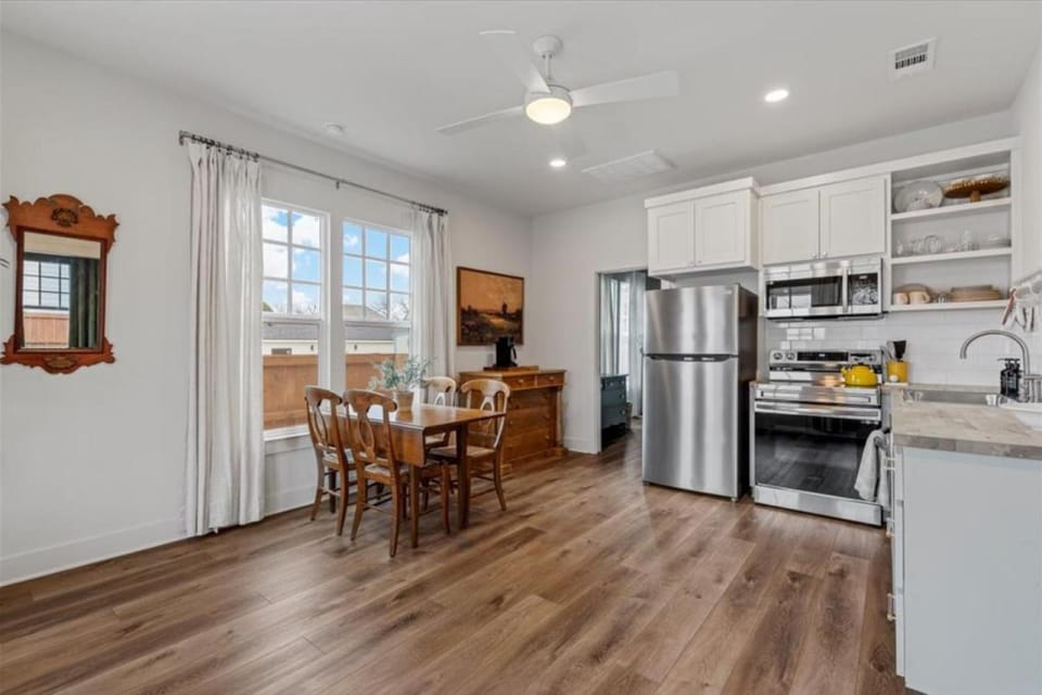 Gloria Cottage - 2 blocks to Magnolia and 3 mins to Baylor House in Waco