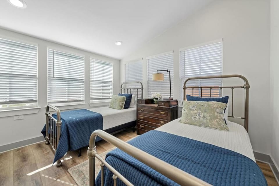 Gloria Manor - 2 blocks to Magnolia and 3 mins to BU House in Waco
