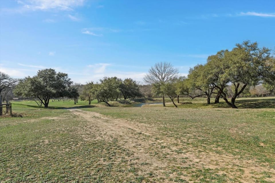 Ruby Dell Ranch - Just 10 mins from downtown Waco House in Bellmead