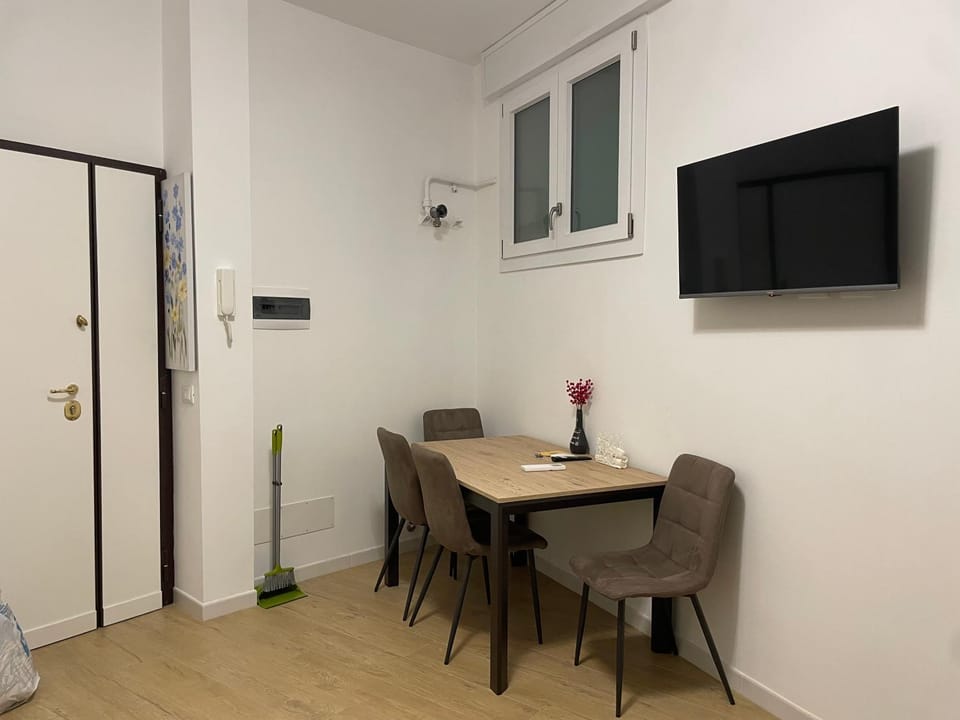 Communal lounge/ TV room, TV and multimedia, Kitchen or kitchenette, Living room, Seating area, Dining area, Evening entertainment