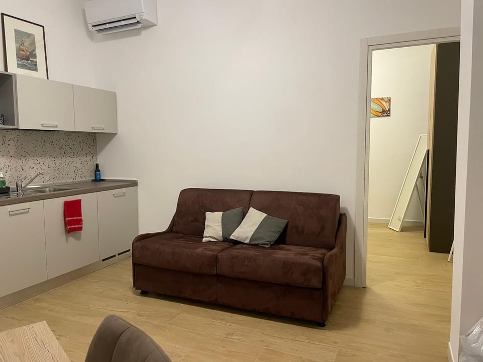 Kitchen or kitchenette, Living room, Seating area, air conditioner