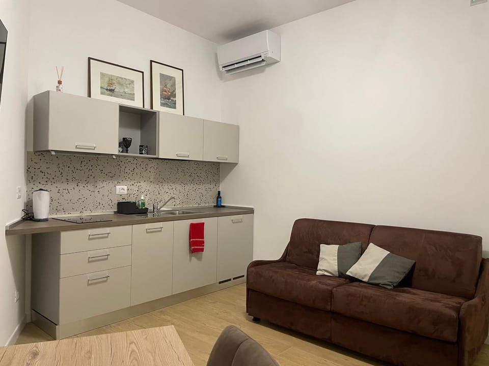 Kitchen or kitchenette, Living room, Seating area
