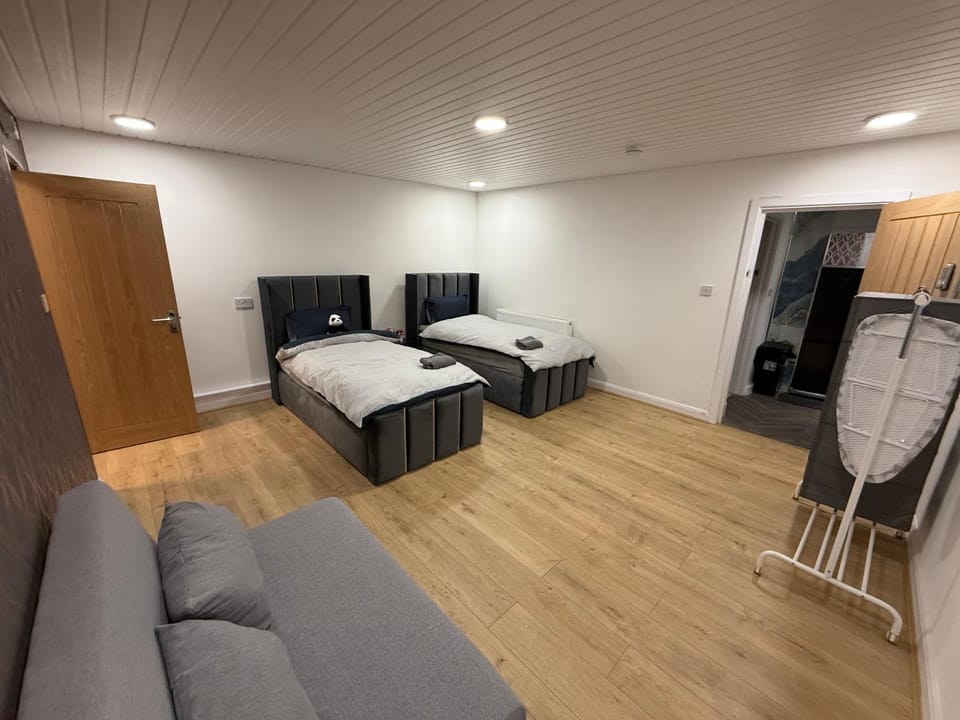 Birmingham City Centre- 9 bed house with free parking Apartment in Birmingham
